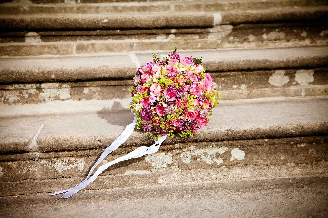 Oby dotrwały do wesela – czyli kilka wskazówek dotyczących bukietów. Kwiaty na wesele Wrocław – kwiaty ślubne